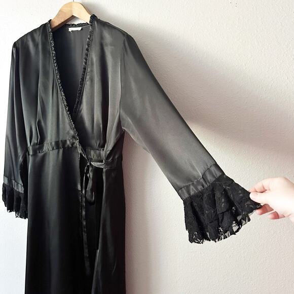 Flora by Flora Nikrooz Stella Black Satin Venise Trim Robe Women's Size XXL - Picture 3 of 11